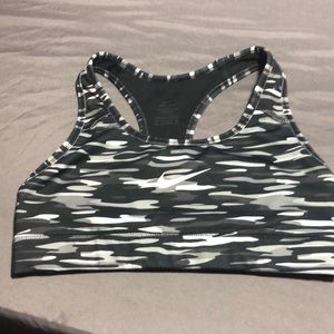 Nike dri-fit sports bra xs camo cute nice